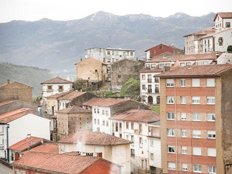 Vista de Lastes desde el Palacio de los Vallados